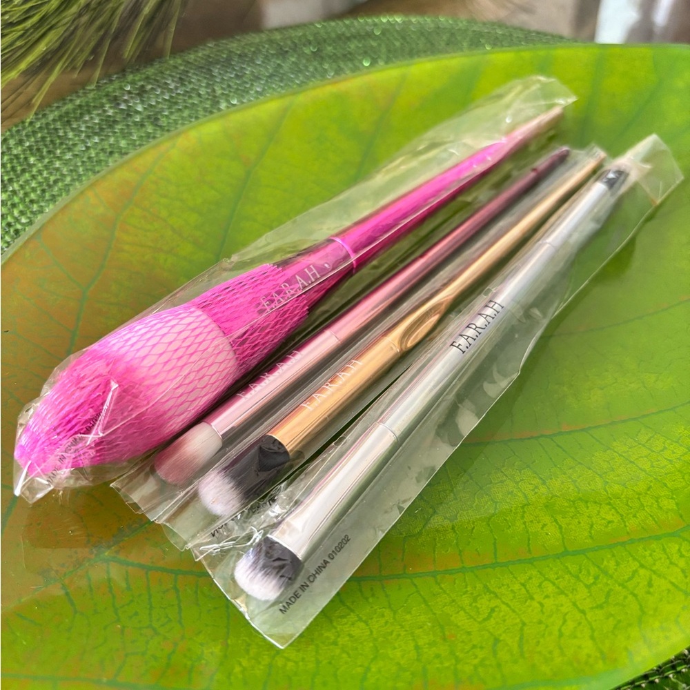 F.A.R.A.H Makeup Brush Set NEW